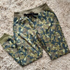FIGS Mid Rise Camo Jogger Scrub Pants